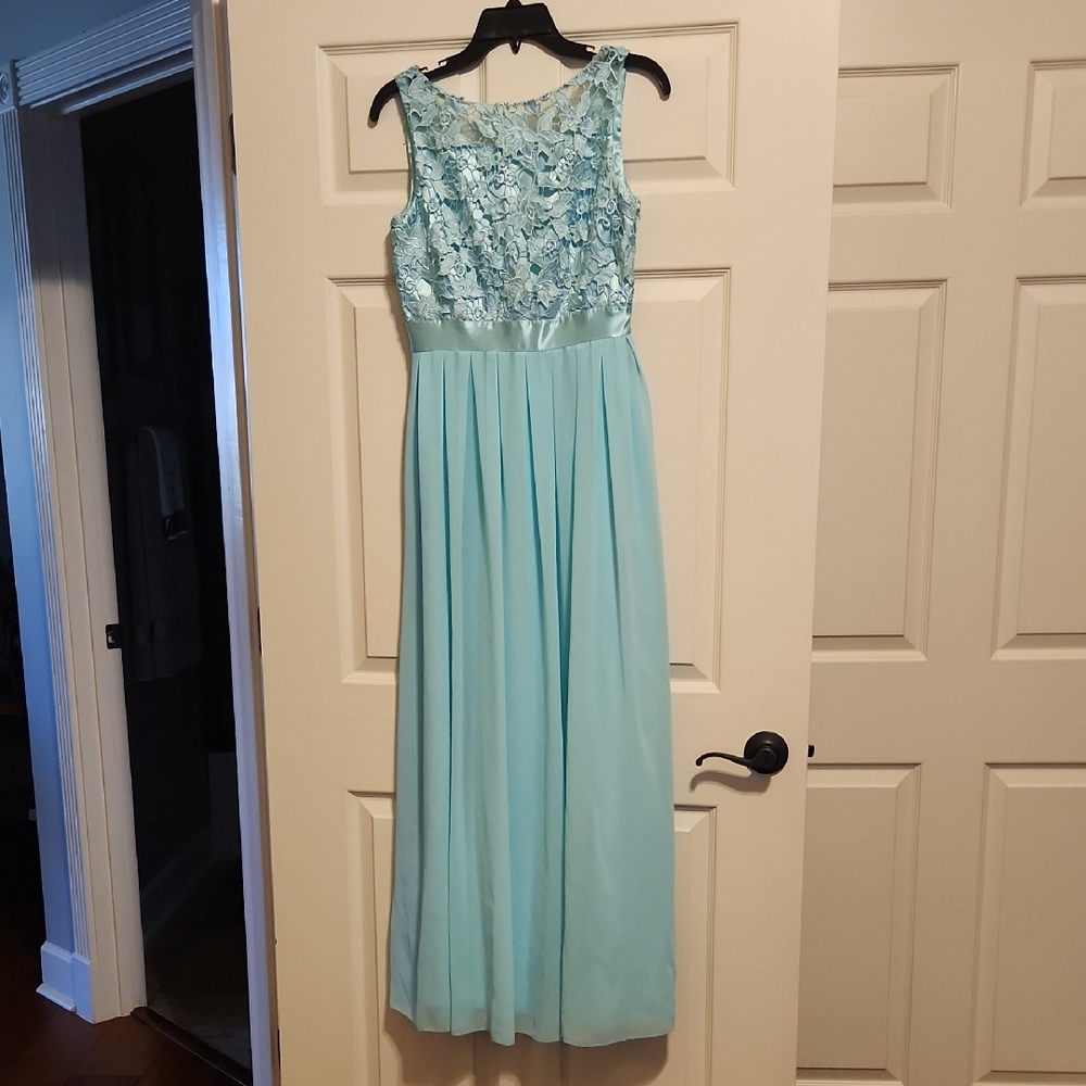 Elegant Blue Lace Formal Dress, excellent condition, size 4